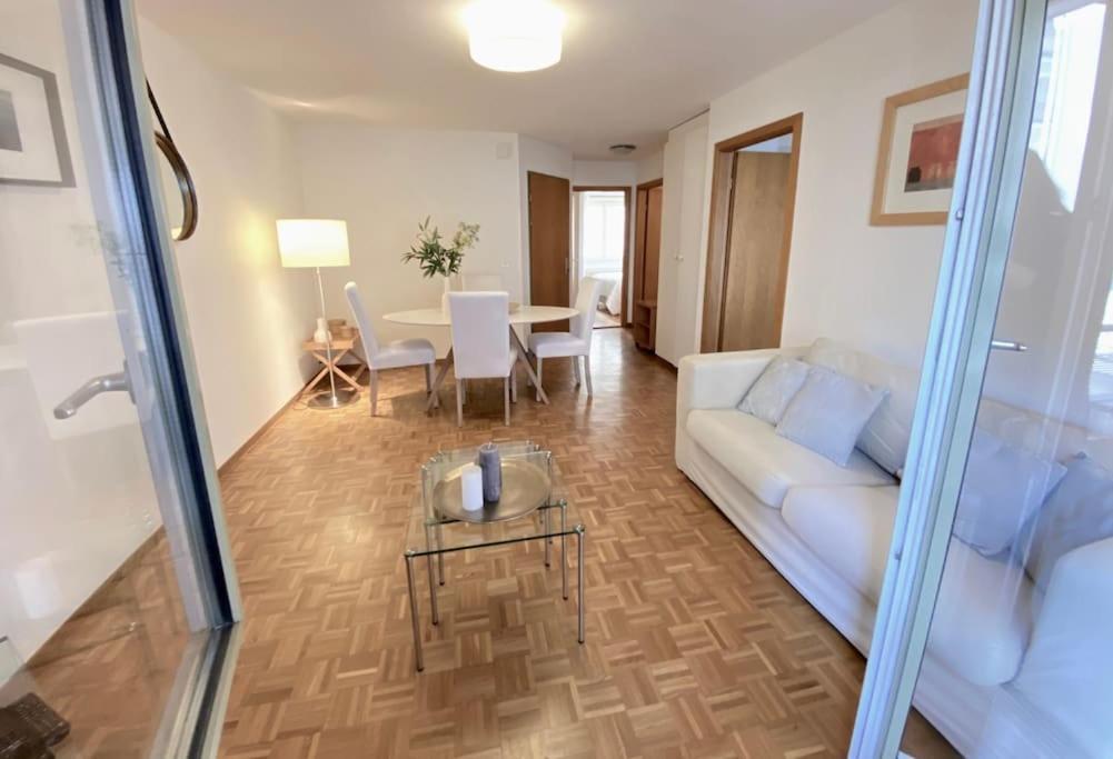 Comfortable, Very Well Located Between Train Station And Lake! Lausanne Exterior photo